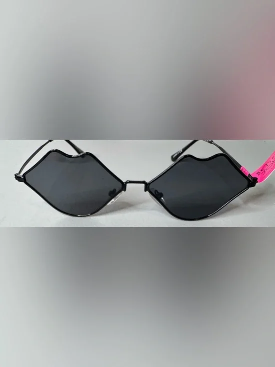 Betsey Johnson Black Kiss-Shaped lip Sunglasses blacked out retro funky unique - Picture 6 of 7